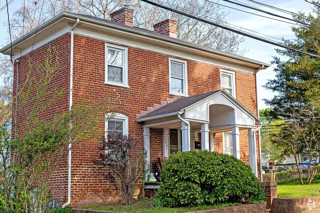 Building Photo - Brick Fifeville Home With 1st Floor Bedroom