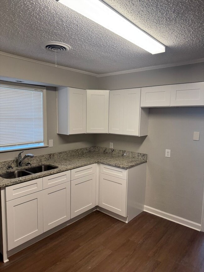 Photo - 297 Eastview St