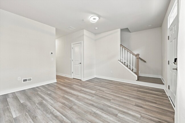 Photo - 115A King St
