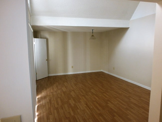 The Charleston Standard Unit-Entry to Livingroom