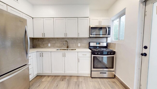 857 81st St Unidad 3
