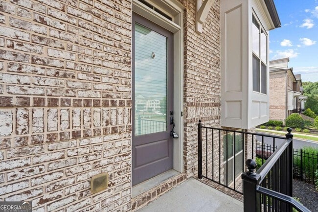 Photo - 1098 Township Square