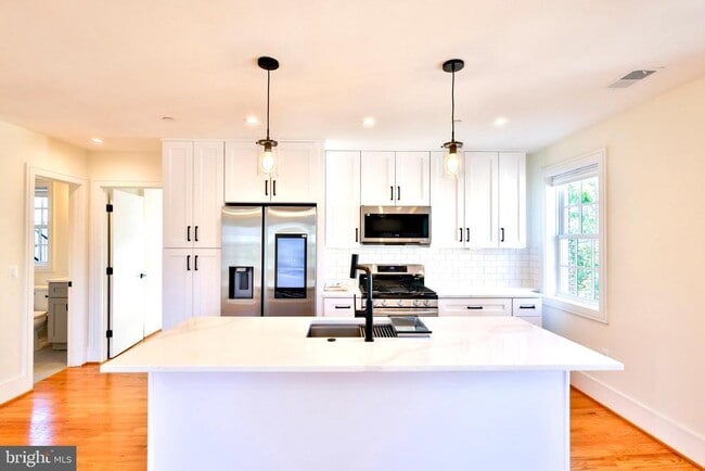 Photo - 221 S Alfred St Unidad 3A