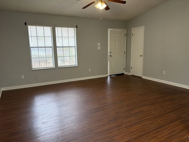 Photo - 753 Livingston Ct