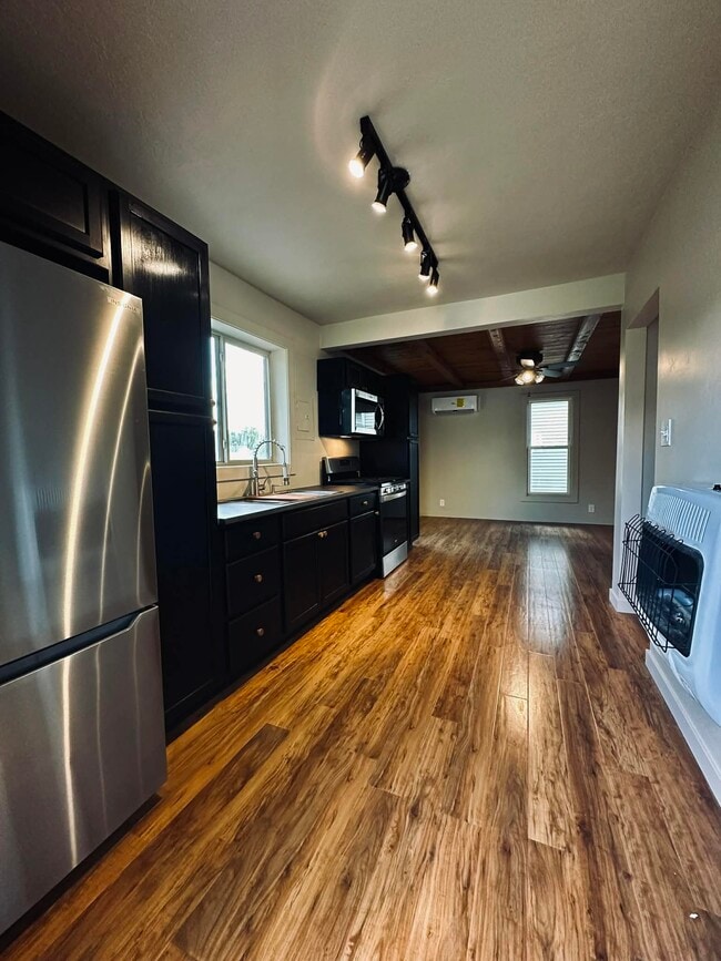 Photo - 1005 Broadway Ave Unit 3