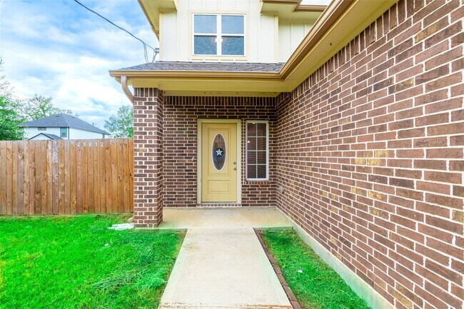 Photo - 25012 Armagh Rd