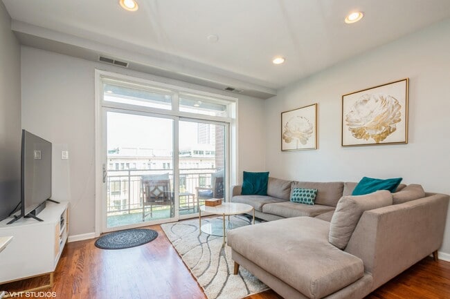 Photo - 657 W Fulton St Unit 509