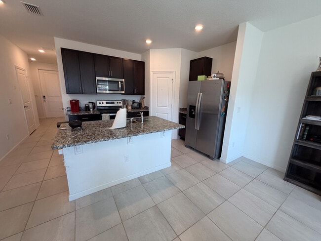 Photo - 676 Salisbury Cir