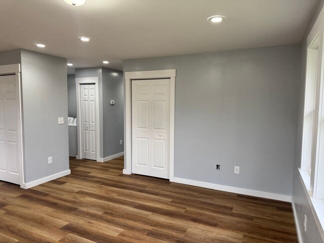 Photo - 913 E Myrtle Ave Unit 2