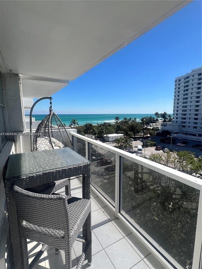 5313 Collins Ave Unit 704