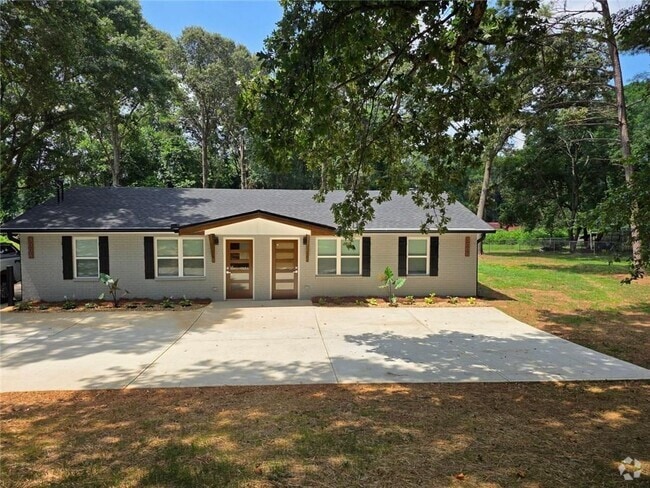 Building Photo - 300 Dallas Rd Rental