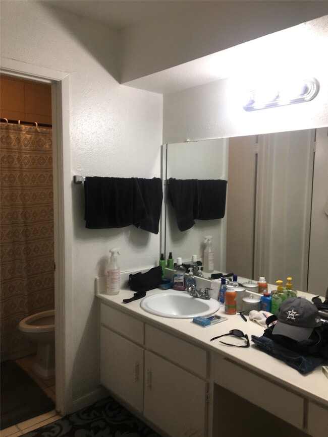 Photo - 5625 Antoine Dr Unit 607