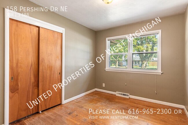 158 Pershing Dr NE