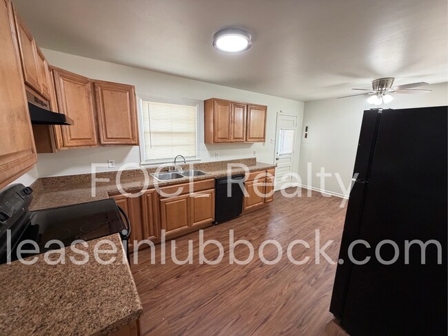 Photo - 2823 61st St