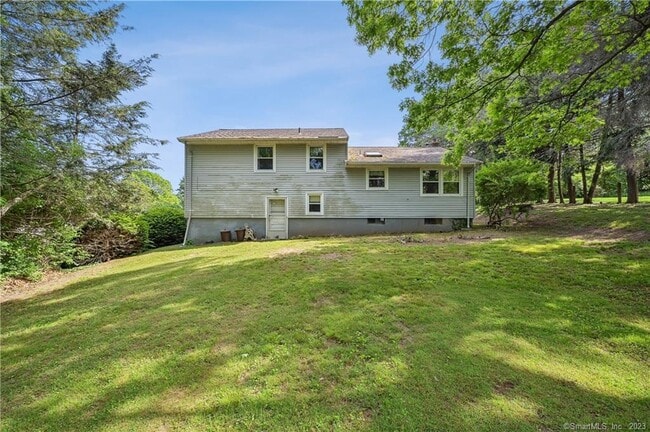 Back View/Back Yard - 91 Brown St