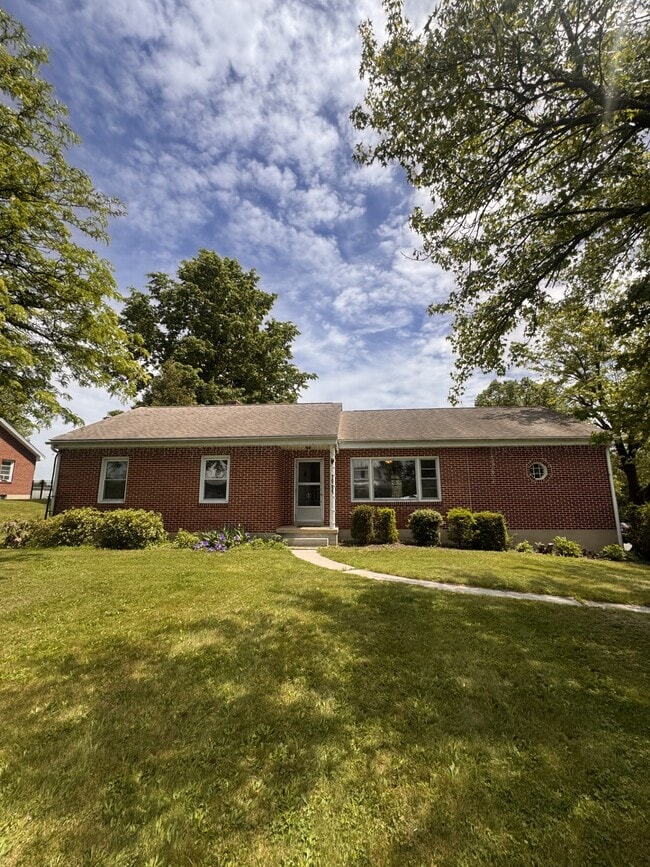 Building Photo - 10033 Jonestown Rd