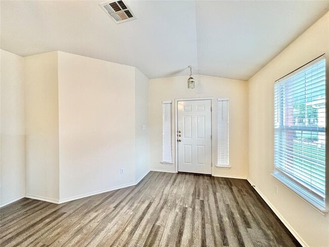 Photo - 2221 Pearson Way
