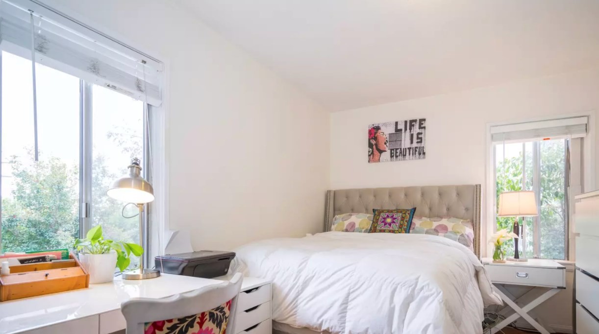 Cozy, secure, bright, and cheery bedroom - 627 W Vernon Ave Apartamentos