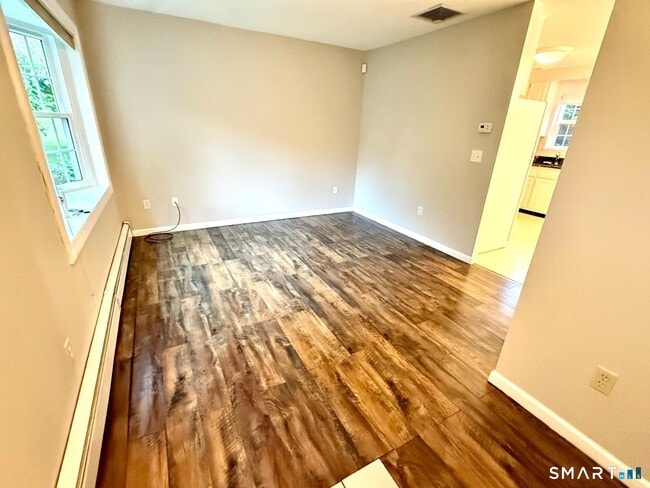 2605 Albany Ave
