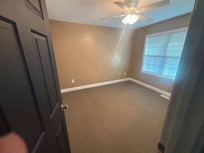 Photo - 2979 Laney Ave