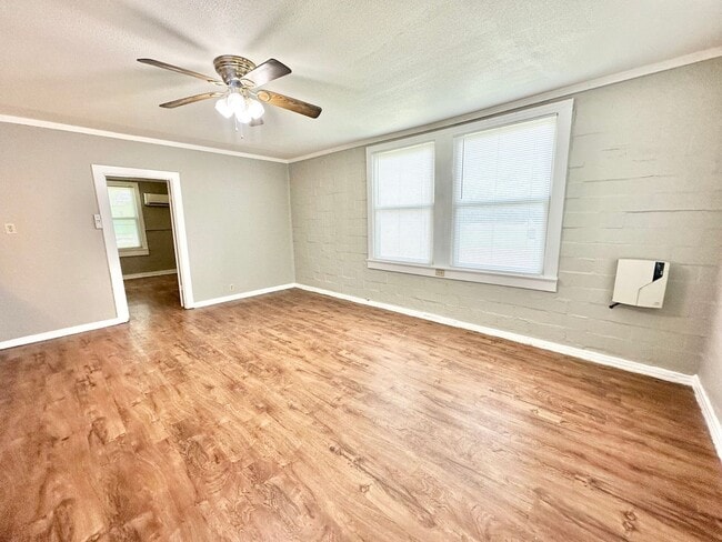 Photo - 2615 N Elm St Unit 5