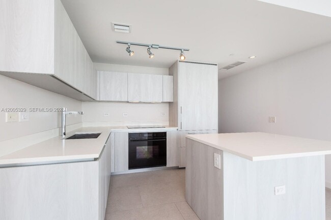 Photo - 3131 NE 7th Ave Unidad 1406