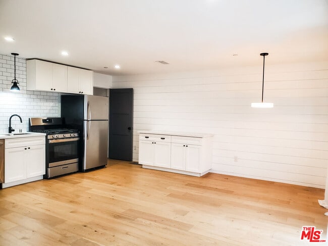 Photo - 11221 Hannum Ave Unidad A