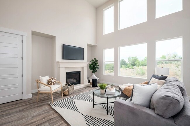 Photo - 711 Summit Dr