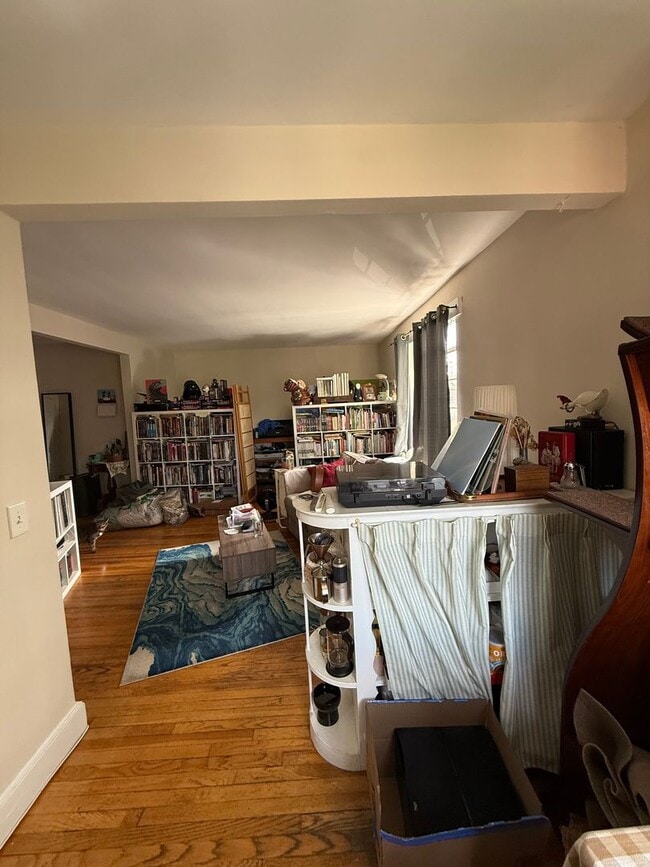 Photo - Sunny, Spacious Brighton / Cleveland Circle Area 1 Bed on Strathmore Rd.  NO FEE