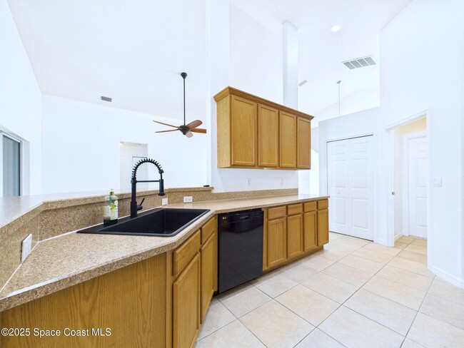 Photo - 207 Alcantarra St NW
