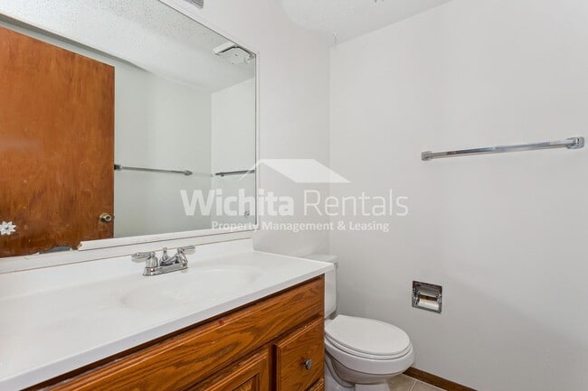 Photo - 2305 S White Oak Dr Unit 1