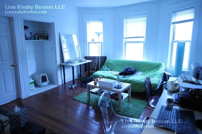 Photo - 162 Kelton St Unit #1