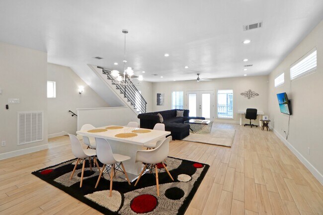 Photo - 3045 Clinton Dr