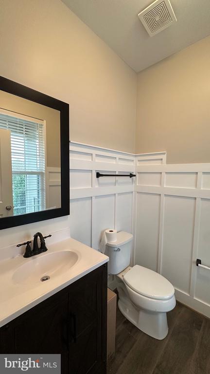 Building Photo - 930 Forsythia Ln