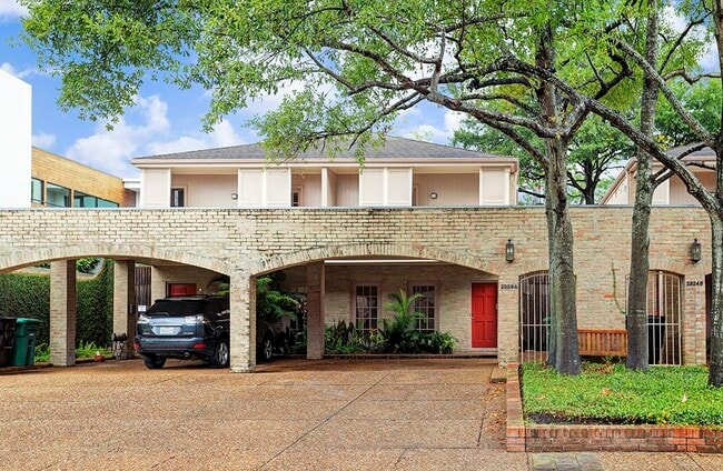 Building Photo - 2328 Wroxton Rd Unit A