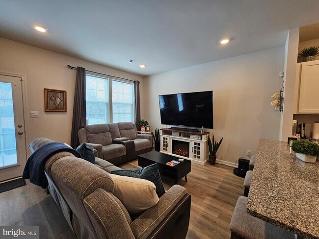 Photo - 33 Alexander Wy