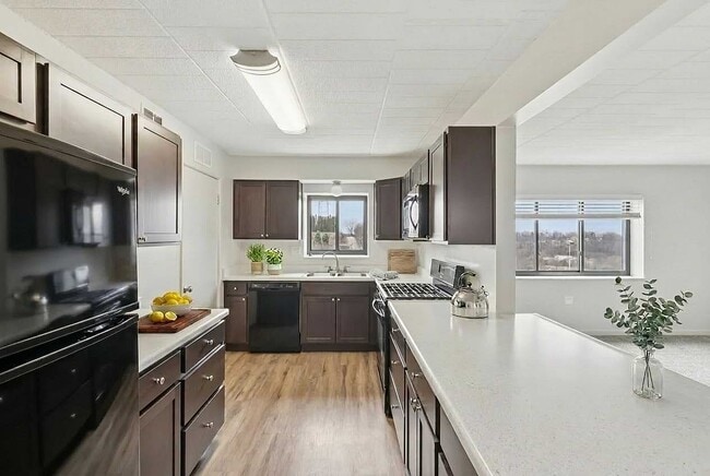 Pittsburgh Renovated Kitchen - Bryn Mawr Apartments