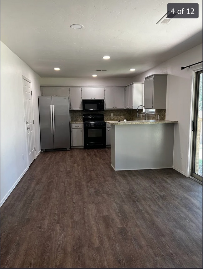 108 W Waco Pl