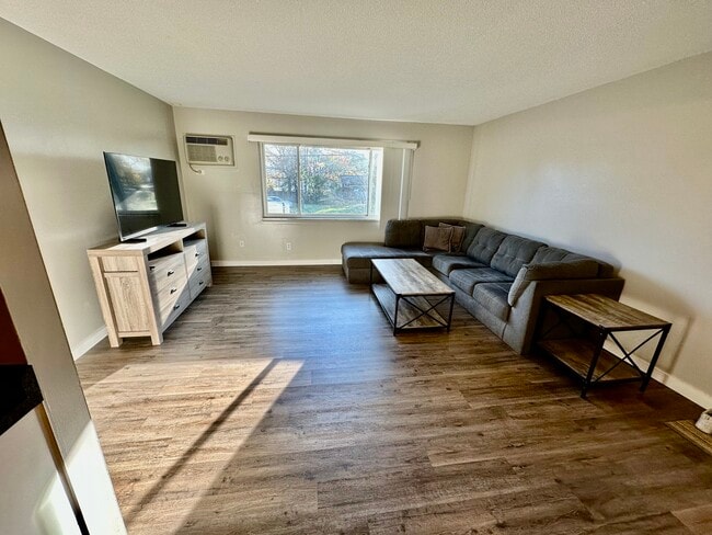 Building Photo - 1637 S Riverside Ave Unit Clairview Condo #7