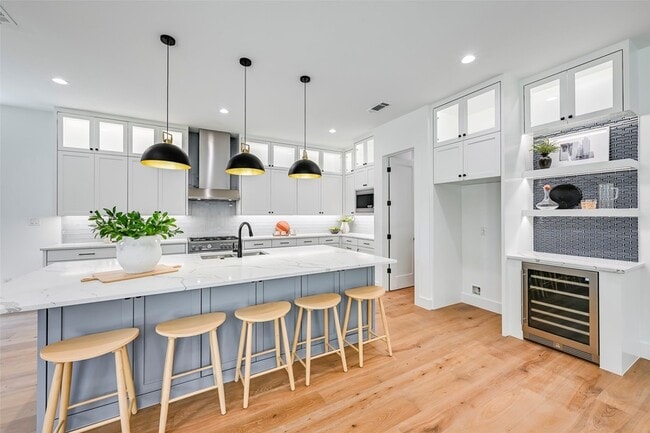 Photo - 6226 Lakeshore Dr