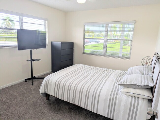 Photo - 589 Fanshaw O Unit O