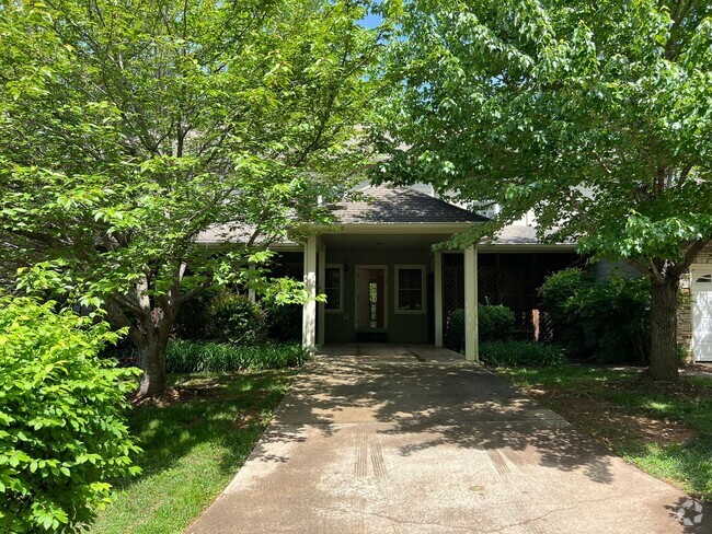 Building Photo - Arden Townhome: Comfortable and Convenient