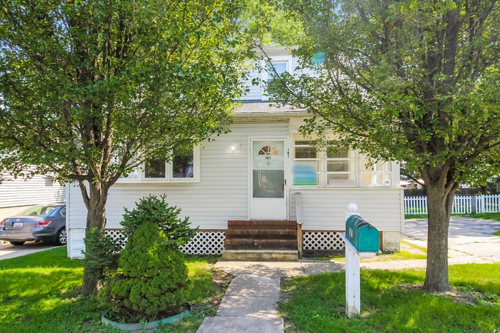 4 Bedroom 1.5 bath located in Garland Park - 4 Bedroom 1.5 bath located in Garland Park