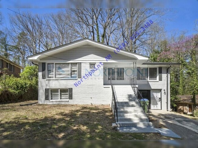 Building Photo - BR/2.5BA SFR with finished basement and back deck in NW Atlanta