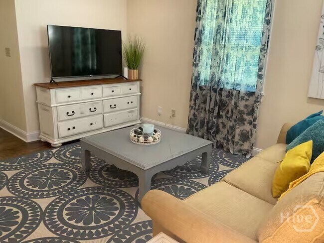 Photo - 1827 Greenville St