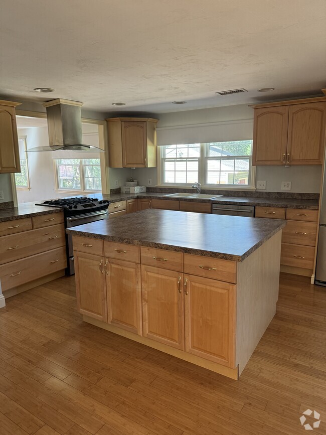 Building Photo - 173R Maple Ave Unit 173R Maple Ave Barrington Rental