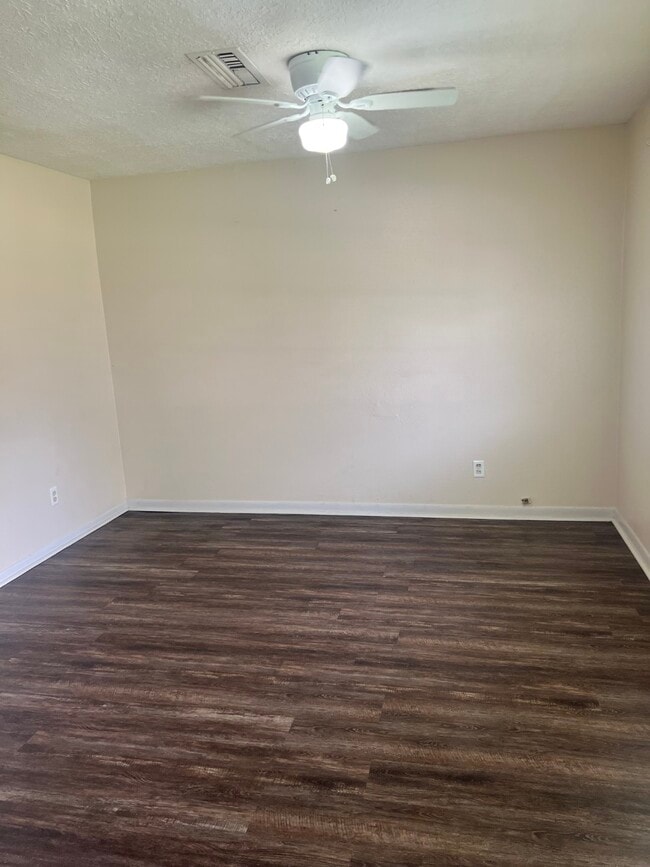 Photo - 375 Littlejohn Dr