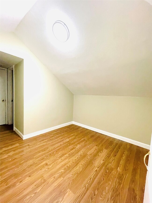 Photo - 229 E Saunders St