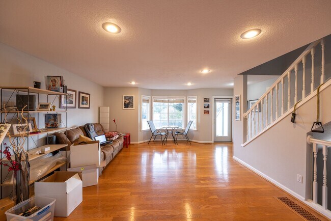Photo - Two bedroom + Bonus room in Vancouver - View