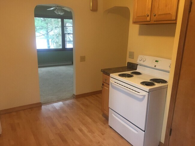 Photo - Beautiful 3 Bedroom Water Front Home with Dock